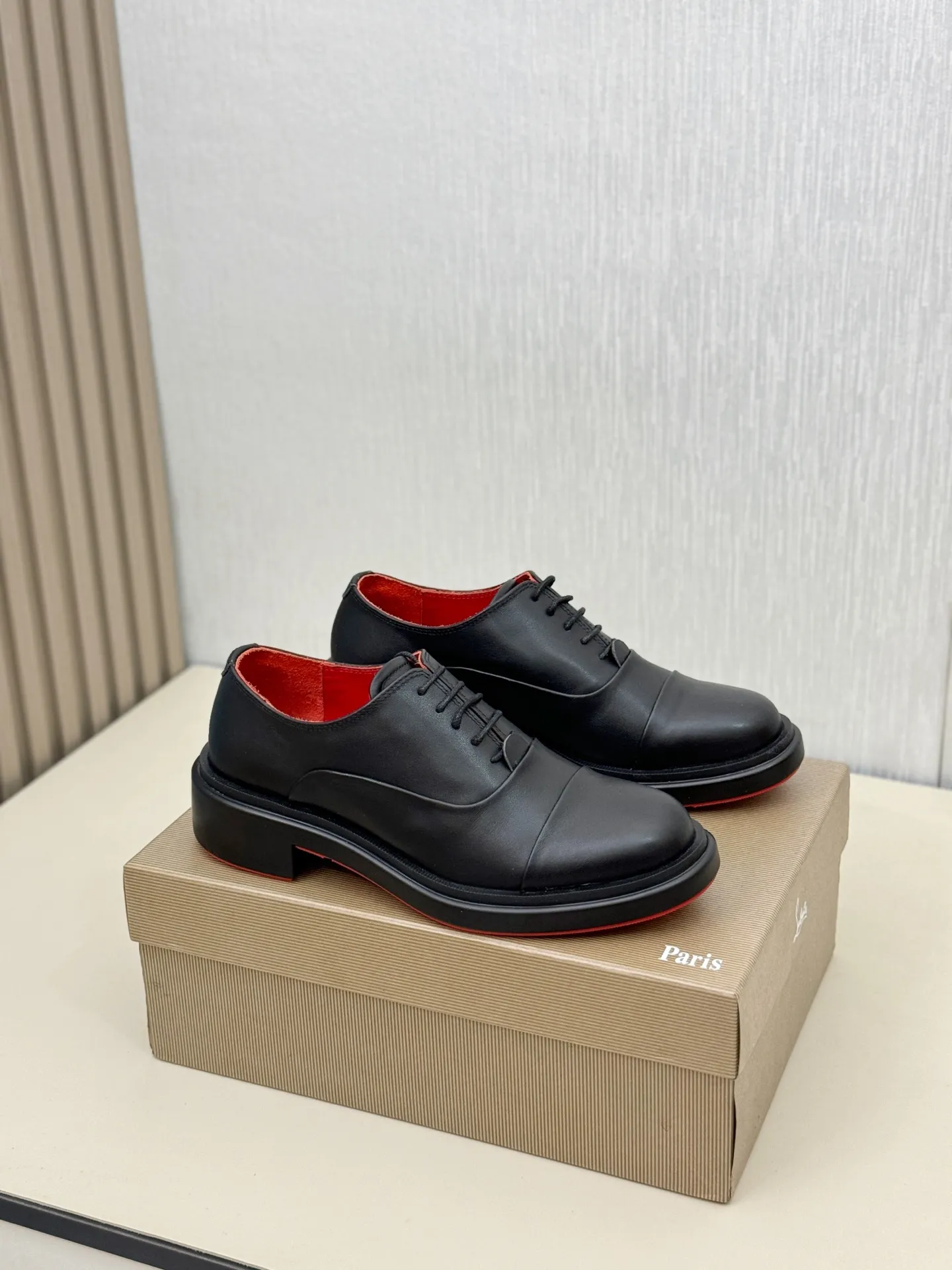 [CL～High-end men's red-soled shoes] Top P: 840💰. Size: 39-44 (38.45.46 can be customized) 🆑Top original order purchasing agent Imported open-edge bead fabric, the lining is made of water-dyed cowhide🉑️ Imported TPU rubber sole, wear-resistant and non-slip, full of European style.